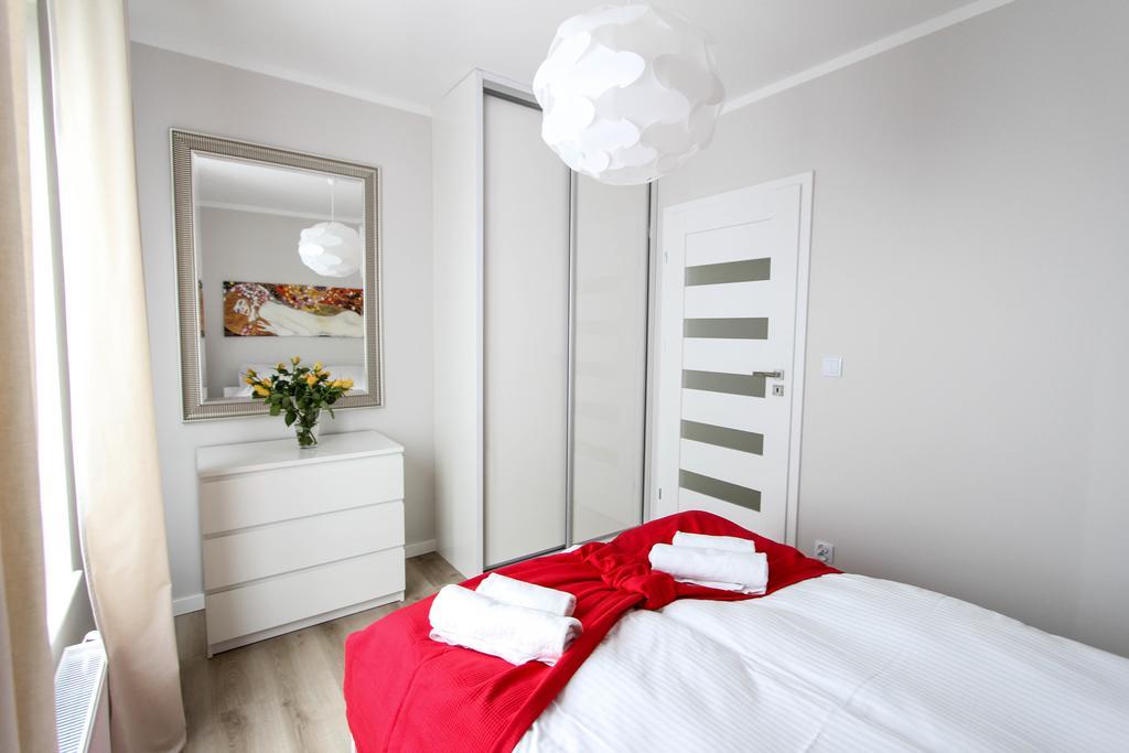 Rezydencja Apartamenty Ostrowski 尤斯托尼莫斯基 外观 照片